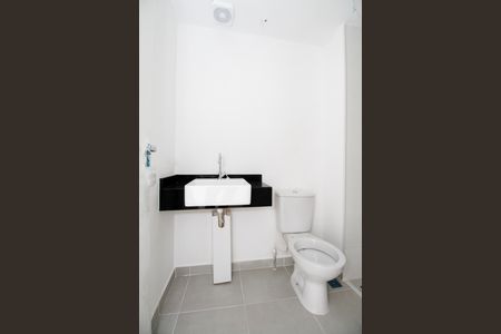 Banheiro de kitnet/studio à venda com 1 quarto, 24m² em Pinheiros, São Paulo