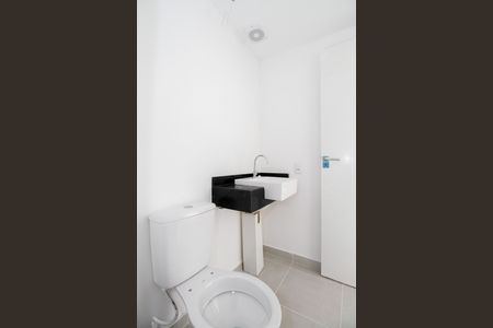 Banheiro de kitnet/studio à venda com 1 quarto, 24m² em Pinheiros, São Paulo