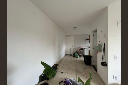 Corredor de apartamento para alugar com 2 quartos, 42m² em Vila Nina, São Paulo
