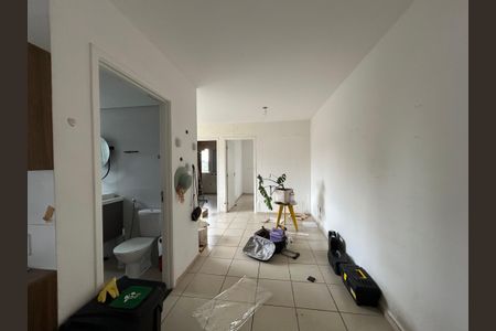 Corredor de apartamento para alugar com 2 quartos, 42m² em Vila Nina, São Paulo