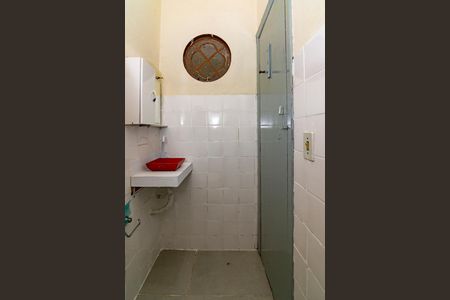 Banheiro de kitnet/studio para alugar com 1 quarto, 24m² em Alto dos Pinheiros, Belo Horizonte