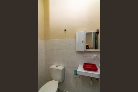 Banheiro de kitnet/studio para alugar com 1 quarto, 24m² em Alto dos Pinheiros, Belo Horizonte