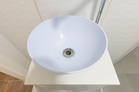 Banheiro de kitnet/studio para alugar com 1 quarto, 32m² em Santa Ifigênia, São Paulo