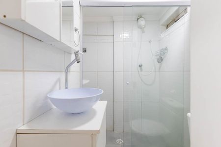 Banheiro de kitnet/studio para alugar com 1 quarto, 32m² em Santa Ifigênia, São Paulo