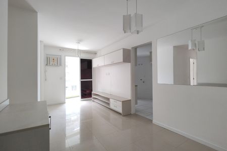 Sala de apartamento para alugar com 2 quartos, 58m² em Pechincha, Rio de Janeiro