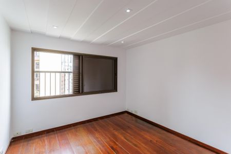 Sala de TV de apartamento à venda com 3 quartos, 242m² em Indianópolis, São Paulo