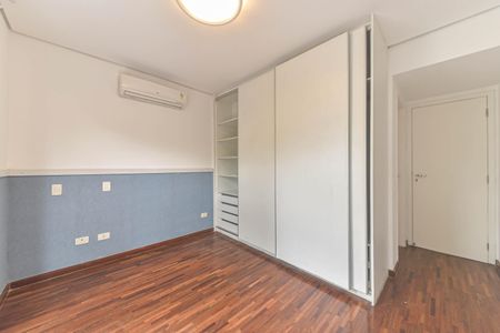 Casa de condomínio para alugar com 431m², 4 quartos e 4 vagas Casa de condomínio para alugar com 431m², 4 quartos e 4 vagasSuíte 2