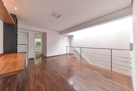 Casa de condomínio para alugar com 431m², 4 quartos e 4 vagas Casa de condomínio para alugar com 431m², 4 quartos e 4 vagasSala de TV