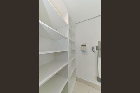 Casa de condomínio para alugar com 431m², 4 quartos e 4 vagas Casa de condomínio para alugar com 431m², 4 quartos e 4 vagasCozinha - Despensa