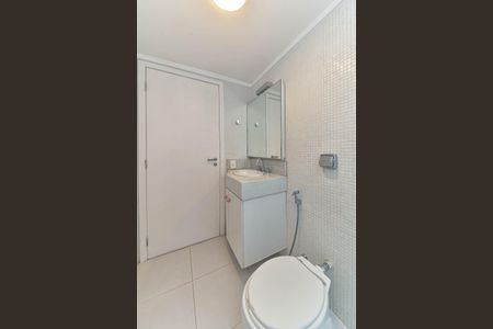 Casa de condomínio para alugar com 431m², 4 quartos e 4 vagas Casa de condomínio para alugar com 431m², 4 quartos e 4 vagasBanheiro da Suíte 1