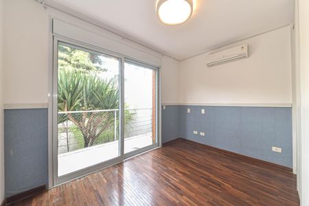 Casa de condomínio para alugar com 431m², 4 quartos e 4 vagas Casa de condomínio para alugar com 431m², 4 quartos e 4 vagasSuíte 2