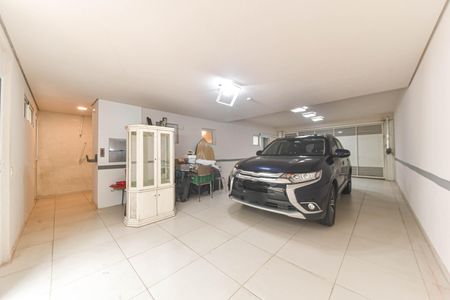 Casa de condomínio para alugar com 431m², 4 quartos e 4 vagas Casa de condomínio para alugar com 431m², 4 quartos e 4 vagasGaragem