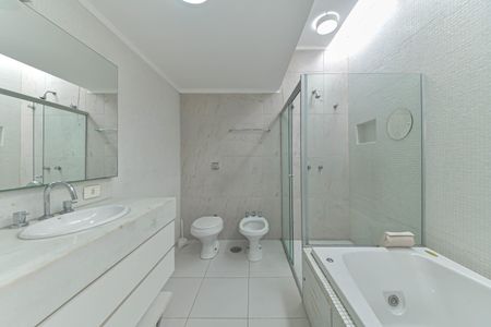 Casa de condomínio para alugar com 431m², 4 quartos e 4 vagas Casa de condomínio para alugar com 431m², 4 quartos e 4 vagasSuíte 4 - Banheiro