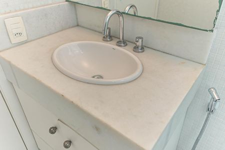 Casa de condomínio para alugar com 431m², 4 quartos e 4 vagas Casa de condomínio para alugar com 431m², 4 quartos e 4 vagasBanheiro da Suíte 3