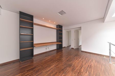 Casa de condomínio para alugar com 431m², 4 quartos e 4 vagas Casa de condomínio para alugar com 431m², 4 quartos e 4 vagasSala de TV