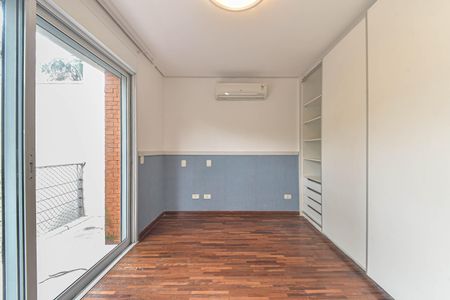 Casa de condomínio para alugar com 431m², 4 quartos e 4 vagas Casa de condomínio para alugar com 431m², 4 quartos e 4 vagasSuíte 2