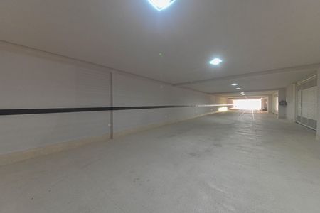 Casa de condomínio para alugar com 431m², 4 quartos e 4 vagas Casa de condomínio para alugar com 431m², 4 quartos e 4 vagasEntrada da Garagem