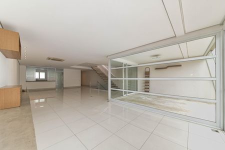 Casa de condomínio para alugar com 431m², 4 quartos e 4 vagas Casa de condomínio para alugar com 431m², 4 quartos e 4 vagasSala