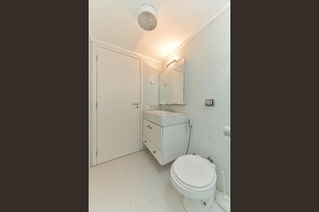 Casa de condomínio para alugar com 431m², 4 quartos e 4 vagas Casa de condomínio para alugar com 431m², 4 quartos e 4 vagasBanheiro da Suíte 3