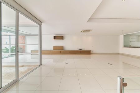 Sala de casa de condomínio para alugar com 4 quartos, 431m² em Campo Belo, São Paulo