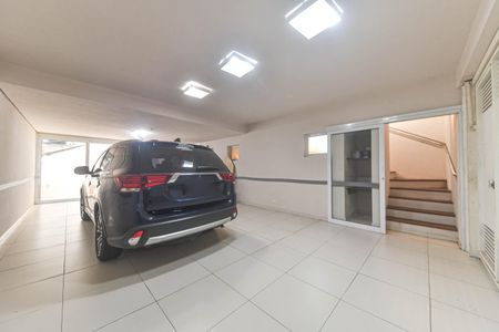 Casa de condomínio para alugar com 431m², 4 quartos e 4 vagas Casa de condomínio para alugar com 431m², 4 quartos e 4 vagasGaragem