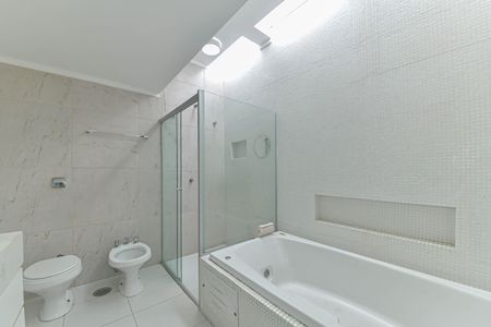 Casa de condomínio para alugar com 431m², 4 quartos e 4 vagas Casa de condomínio para alugar com 431m², 4 quartos e 4 vagasSuíte 4 - Banheiro