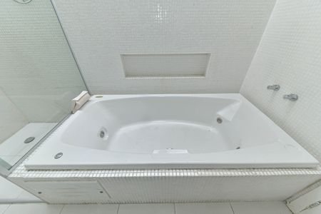 Casa de condomínio para alugar com 431m², 4 quartos e 4 vagas Casa de condomínio para alugar com 431m², 4 quartos e 4 vagasSuíte 4 - Banheiro