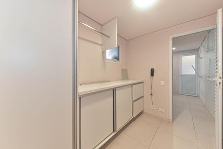 Casa de condomínio para alugar com 431m², 4 quartos e 4 vagas Casa de condomínio para alugar com 431m², 4 quartos e 4 vagasÁrea de Serviço