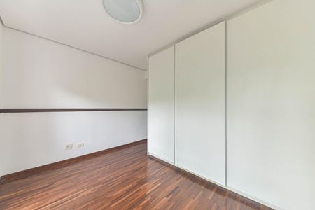 Casa de condomínio para alugar com 431m², 4 quartos e 4 vagas Casa de condomínio para alugar com 431m², 4 quartos e 4 vagasSuíte 1