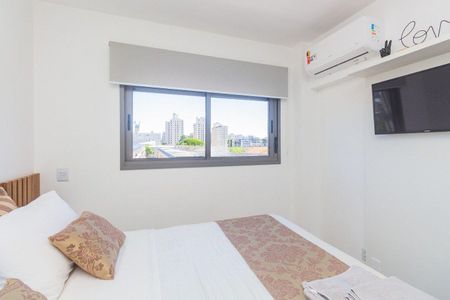 Quarto 1 de apartamento para alugar com 1 quarto, 42m² em Passo d’Areia, Porto Alegre