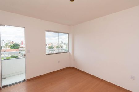 Apartamento à venda com 82m², 3 quartos e 2 vagas Apartamento à venda com 82m², 3 quartos e 2 vagasSuíte