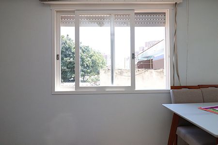 Sala - Janela de apartamento para alugar com 1 quarto, 42m² em Vila Ipiranga, Porto Alegre
