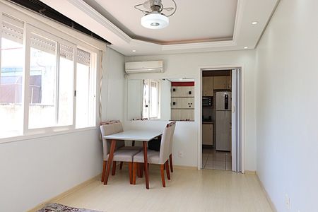 Sala de apartamento para alugar com 1 quarto, 42m² em Vila Ipiranga, Porto Alegre