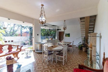 Casa à venda com 5 quartos, 240m² em Charitas, Niterói