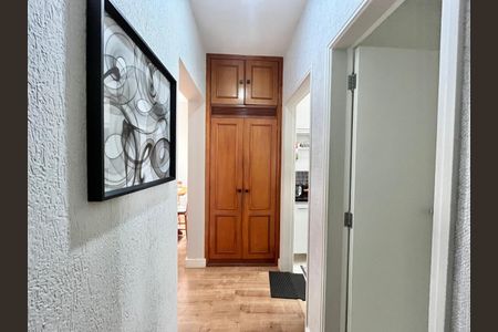 Corredor de apartamento à venda com 1 quarto, 47m² em Centro, Campinas