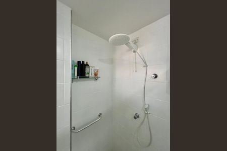 Banheiro de apartamento à venda com 1 quarto, 47m² em Centro, Campinas