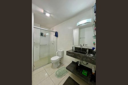Banheiro de apartamento à venda com 1 quarto, 47m² em Centro, Campinas