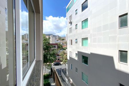 Vista da Sala de apartamento para alugar com 2 quartos, 60m² em Serra, Belo Horizonte