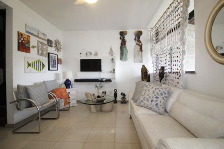 Sala de casa de condomínio para alugar com 3 quartos, 200m² em Piatã, Salvador