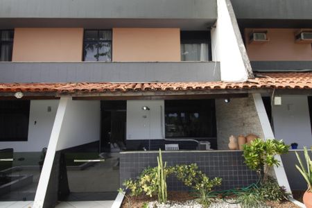 Fachada de casa de condomínio para alugar com 3 quartos, 200m² em Piatã, Salvador