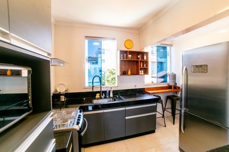 Apartamento à venda com 130m², 3 quartos e 2 vagasCozinha