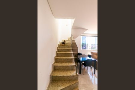 Apartamento à venda com 130m², 3 quartos e 2 vagasEscada