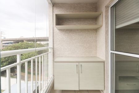 Varanda  de apartamento à venda com 3 quartos, 67m² em Guaiauna, São Paulo