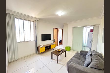Sala  de apartamento para alugar com 2 quartos, 50m² em Floramar, Belo Horizonte