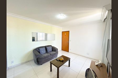 Sala  de apartamento para alugar com 2 quartos, 50m² em Floramar, Belo Horizonte