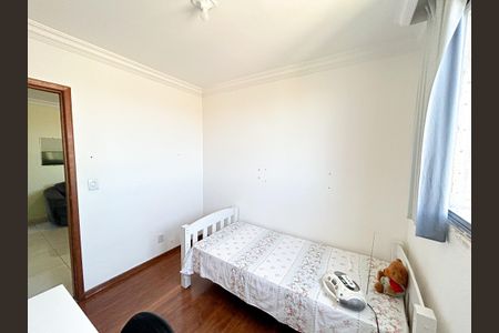 Quarto 2 de apartamento para alugar com 2 quartos, 50m² em Floramar, Belo Horizonte