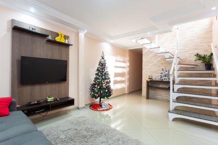 Sala de casa à venda com 4 quartos, 120m² em Vila Carmosina, São Paulo