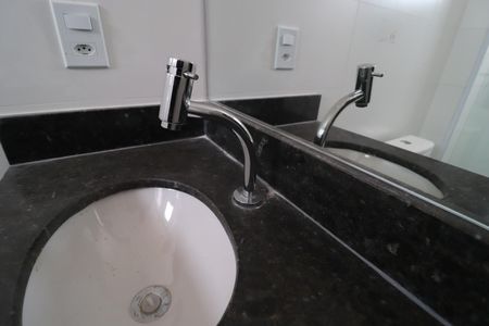 Banheiro do Quarto 1 de apartamento para alugar com 2 quartos, 59m² em Brasil, Uberlândia