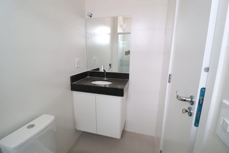 Banheiro do Quarto 1 de apartamento para alugar com 2 quartos, 59m² em Brasil, Uberlândia