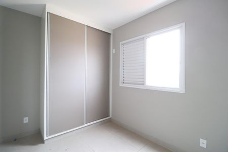 Quarto 1 - Suíte de apartamento para alugar com 2 quartos, 59m² em Brasil, Uberlândia